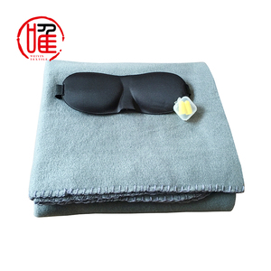 4 in1Set Masque pour les yeux Oreiller pour le cou Bouchon d'oreille Minky Soft Fleece Airplane Travel Blanket Kit With Custom Logo Bag - Product Image 3
