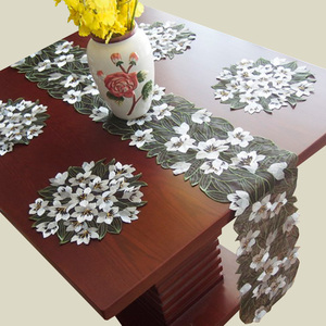 Resistente al calor de raso <span class=keywords><strong>camino</strong></span> de <span class=keywords><strong>mesa</strong></span> para las mesas redondas - Product Image 4