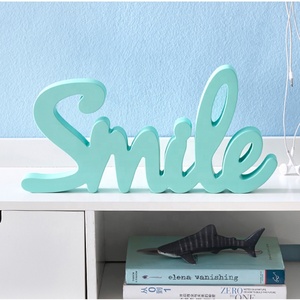 Lettre de décoration en bois de style Europe du <span class=keywords><strong>nord</strong></span> tenture murale de chambre d'enfants ou mots de lettre de sourire en bois debout libre - Product Image 6