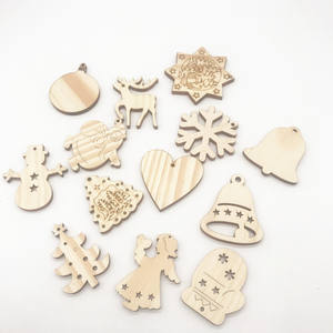 Kundenspezifischer Weihnachtsbaumanhänger aus Kiefernholz mit Laserschnitt - Product Image 3