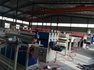 เครื่องผลิตแผ่นโปรไฟล์โพลีคาร์บอเนตแบบโปร่งใสชนิดสกรูเดี่ยวกำลังการผลิตสูง สายการผลิตเครื่องอัดรีดโพลีคาร์บอเนต PC - Product Image 5