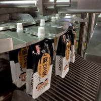 Machine de remplissage de liquides en sachet à bec verseur de haute qualité, équipement alimentaire et de boissons, machine de remplissage de sauce, machine à fabriquer du ketchup