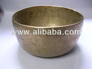 Linterna de metal antiguo hecha a mano y tarros de velas en estilo vintage cuencos de canto únicos como soportes - Product Image 1