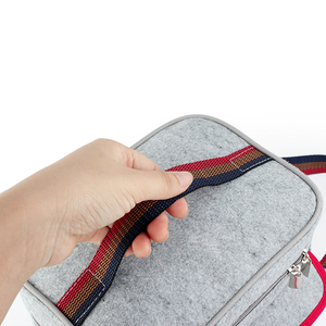 Aislado bolso más fresco almuerzo gran fieltro escuela portátil almuerzo bolsa con la <span class=keywords><strong>correa</strong></span> Crossbody para hombres - Product Image 4