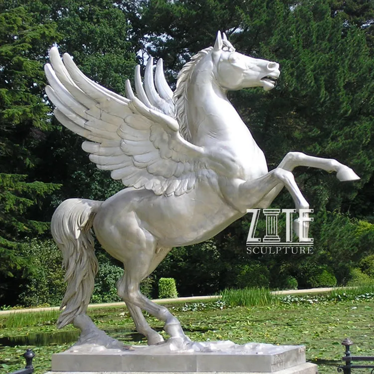 สวนกลางแจ้งขนาดใหญ่ไฟเบอร์กลาสรูปปั้นม้าเรซิ่น Pegasus รูปปั้น
