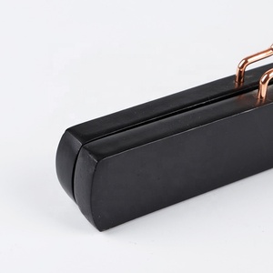 Appendiabiti per Extension e Parrucche in <span class=keywords><strong>Legno</strong></span> <span class=keywords><strong>Nero</strong></span> e Oro Rosa con Logo Personalizzato per Armadio/Bagno/Soggiorno - Product Image 3