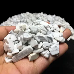 प्राकृतिक सफेद हॉवलाइट टम्बल पत्थर थोक हीलिंग स्टोन हॉवलाइट चिप्स