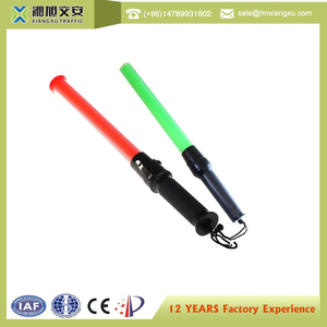 購入から中国卸売点滅調整可能バトンミニマグライトトラフィックワンド - Product Image 4