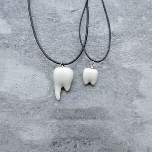 <span class=keywords><strong>Collana</strong></span> <span class=keywords><strong>con</strong></span> <span class=keywords><strong>Ciondolo</strong></span> a Forma di <span class=keywords><strong>Dente</strong></span> Umano in Ceramica 3D, Regalo per Infermieri, Medici e Dentisti - Product Image 5