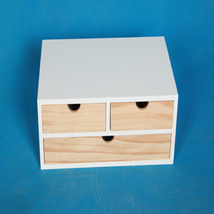 Il ragazzo sulla scatola di legno da leon leyson - Product Image 2