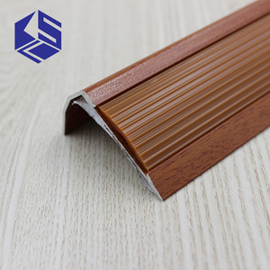 Distinctif bullnose insert en caoutchouc en <span class=keywords><strong>aluminium</strong></span> <span class=keywords><strong>escalier</strong></span> <span class=keywords><strong>nez</strong></span> métal <span class=keywords><strong>nez</strong></span> <span class=keywords><strong>de</strong></span> <span class=keywords><strong>marche</strong></span> - Product Image 3