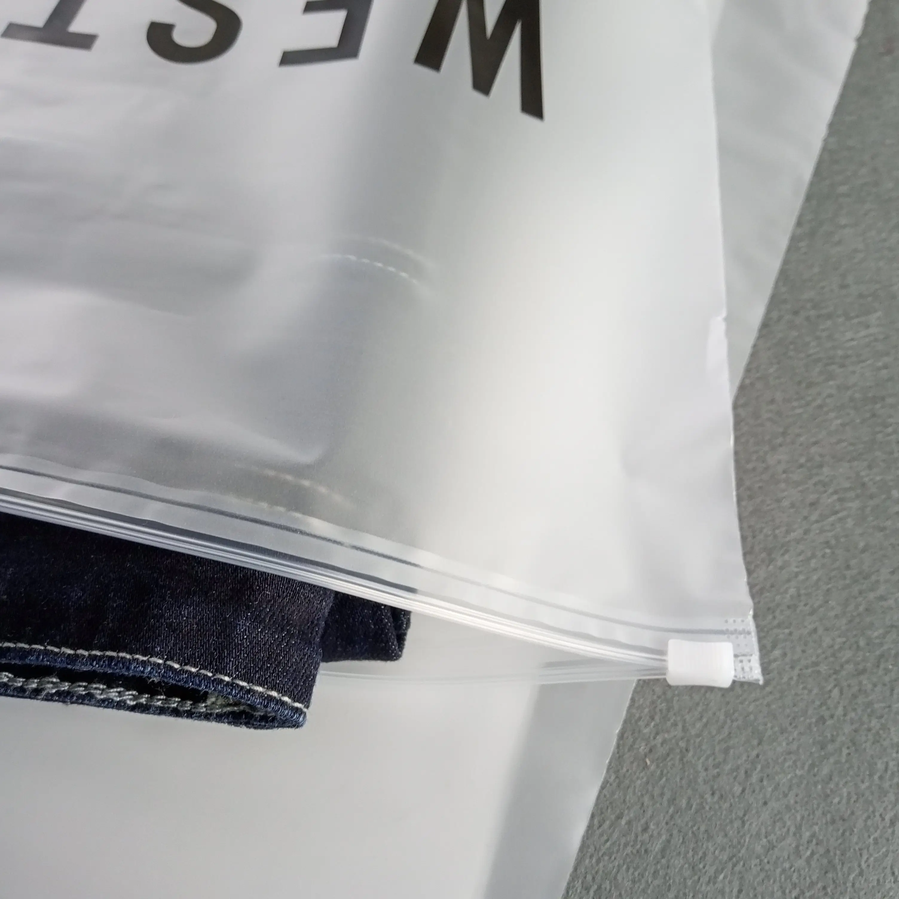 कस्टम मैट प्रिंट पीई जिपर ताला पाली जिपर ताला पाले सेओढ़ लिया प्लास्टिक पैकेजिंग बैग के लिए कपड़े