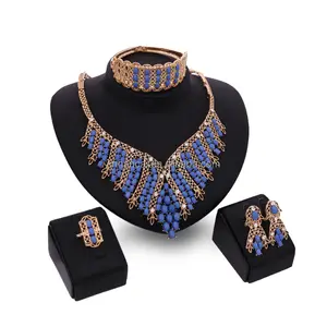 Baru Indah Dubai Perhiasan Set Mewah Warna Biru Emas Besar Nigeria Pernikahan Afrika Beads Jewelry Set Kostum Baru Desain Hadiah