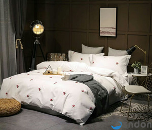 ชุดเครื่องนอนผ้าซาตินปักลายดอกไม้ ดีไซน์เล็กๆ สดใส สบายตา - Product Image 4