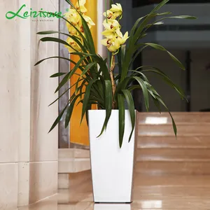 Leizisure Novelty Square Cylinder Large Plastic Garden Planter Flower PotsとSelf Watering System