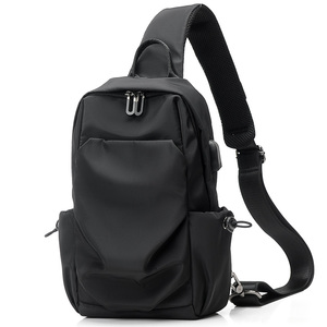 Sac de poitrine multifonctionnel imperméable pour homme, avec prise USB pour écouteurs, nouveau design, sac messager, vente en gros d'usine - Product Image 4