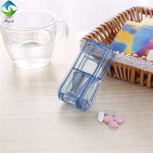 Dispenser portatile per pillole da viaggio con tagliapillole integrato in acciaio inossidabile e plastica - Product Image 4