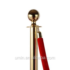 Colonnine con corda in velluto rosso usate in vendita - Product Image 2