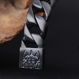 Motorista gótico ancha cadena para hombre Boys Curb del cráneo grabado cubano Negro 316L Pulsera de acero inoxidable - Product Image 5