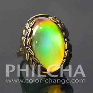 Anillo de piedra de humor ovalada con corona de laurel en color bronce antiguo - Product Image 4
