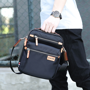 2025 nuovi arrivi da <span class=keywords><strong>uomo</strong></span> elegante borsa a tracolla in tela con decorazioni a catena - Product Image 4