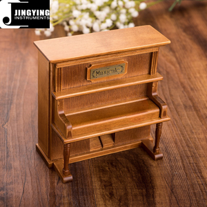 Venta al por mayor Diy personalización <span class=keywords><strong>serie</strong></span> caja <span class=keywords><strong>de</strong></span> música <span class=keywords><strong>de</strong></span> madera <span class=keywords><strong>de</strong></span> Piano vertical en forma <span class=keywords><strong>de</strong></span> caja <span class=keywords><strong>de</strong></span> música para los regalos <span class=keywords><strong>de</strong></span> vacaciones - Product Image 1