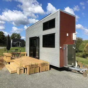 Düşük maliyetli çelik malzeme ve otel prefabrik yeşil seyahat kamyon mobil römork küçük konteyner evler tekerlekler 40 feet