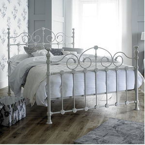 Estilo victoriano doble 4ft 6 pulgadas crema marco de cama de Metal