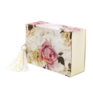 Özel baskı tatlı şeker ambalaj kutusu düğün davetiyeleri için çekmece kutusu zarif çiçekler düğün kutuları şeker