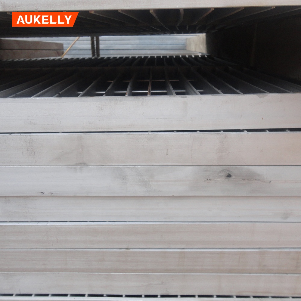 Оцинкованная Антискользящая стальная горячеоцинкованная сверхпрочная стальная решетка для дорожки вес на квадратный метр подиумная стальная решетка