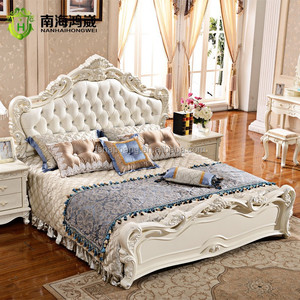 Cama de Dormitorio con Muebles de Lujo - Product Image 1