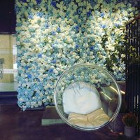 Großhandelspreis Maßgefertigte Farbverlauf-Pulverrosen-Blumenwand Hintergrund Seiden-Mode Künstliche Blumenwand für Hochzeitsdekoration
