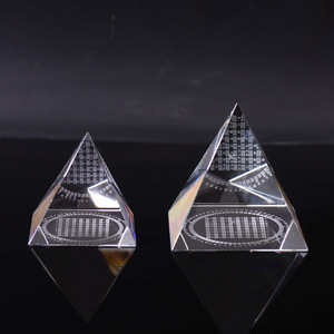 Glänzende klassische kunden spezifische 3D-Lasergravur ägyptische Kristall pyramide