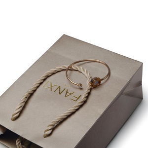 FANXI Vente en gros <span class=keywords><strong>de</strong></span> sacs en <span class=keywords><strong>papier</strong></span> <span class=keywords><strong>de</strong></span> luxe personnalisés avec logo imprimé en couleur, sacs cadeaux pour bijoux, sacs d'emballage avec poignée, sacs <span class=keywords><strong>de</strong></span> shopping en <span class=keywords><strong>papier</strong></span> recyclé - Product Image 3