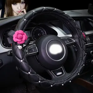 韓国のファッションツバキ黒と白のパーソナライズされたPUレザーハンドルバー女性の女の子の車のダイヤモンドパールステアリングホイールカバー