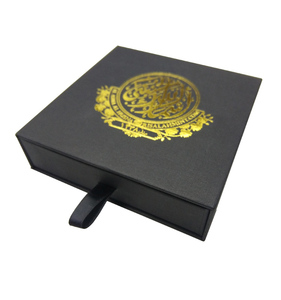 Caja Rígida para Regalo con Logotipo Personalizado en Dorado y Negro, con Forro de Esponja Reciclable, para Calzado, Cabello, Cámara, Electrónica de Consumo - Product Image 5