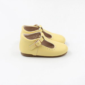 Mocassini Gialli Impermeabili in Vera Pelle con Cinturini a T per Bambina - Product Image 5