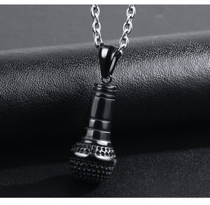 Collana con Ciondolo a Forma di Microfono Stereoscopico con Diamanti Sintetici in Acciaio Inossidabile Color Argento, Oro e Oro Rosa per Uomo - Product Image 3