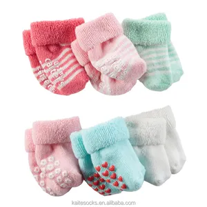 Chaussettes pour bébés en coton biologique avec poignée, chaussettes antidérapantes pour nourrissons, pour garçons et filles, design mignon et personnalisé, sox