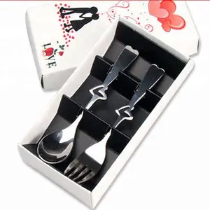 Set di posate regalo di nozze con cucchiaio e forchetta in acciaio inossidabile portatile a forma di cuore