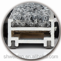 Paillasson d'entrée en aluminium encastré, moderne et innovant, avec insert à rayures de moquette, antidérapant et insonorisant, pour usage commercial