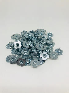 เหล็กชุบสังกะสีคุณภาพสูง M6 T Nut สี่แฉกครึ่งด้ายกับ M5 M4 ด้ายสังกะสีสําหรับยานยนต์และเฟอร์นิเจอร์ - Product Image 2