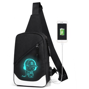 <span class=keywords><strong>La</strong></span> Plazeite motif personnalisé logo personnalisé usb mode coréenne mini poitrine crossbody sport homme sac à bandoulière - Product Image 3