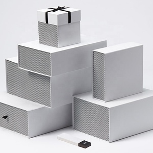 En gros écologique de luxe logo personnalisé imprimé papier carton blanc 2 pièces rigide <span class=keywords><strong>mis</strong></span> en place boîte bijoux boîte cadeau avec éponge - Product Image 5