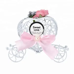 Candy งานแต่งงานกล่องดอกไม้สีชมพูและริบบิ้นโลหะ Carriage กล่องช็อกโกแลต