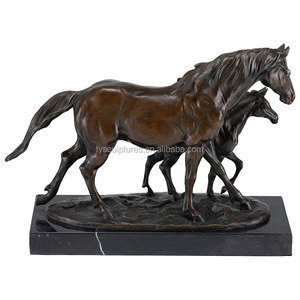 Cheval de marche en bronze taille de vie, avec feuille, décoration pour villa de jardin, parc à domicile - Product Image 1