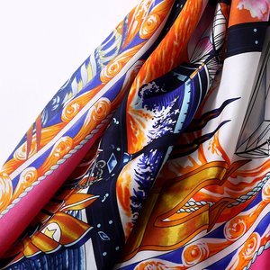 Logo personalizzato Design Design quadrato di pura seta sciarpa stampata 90*90cm Bandana di seta stampata a doppia faccia <span class=keywords><strong>per</strong></span> le <span class=keywords><strong>donne</strong></span> - Product Image 3