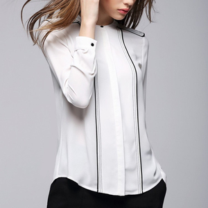 Camicia formale dimagrante in tessuto crêpe bianco con collo rotondo a maniche lunghe - Product Image 1