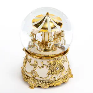 Gold Carrousel Electroplated Muziek En Rotatie Sneeuw Bal hoogwaardige Gift Kristallen Bol Merry-Go-Round Sneeuwbol