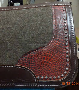 Selle de cheval Ridier's Trust en feutre 100% laine mérinos, cuir véritable indien, 32x32 pouces, gris naturel, imprimé alligator, durable - Product Image 3